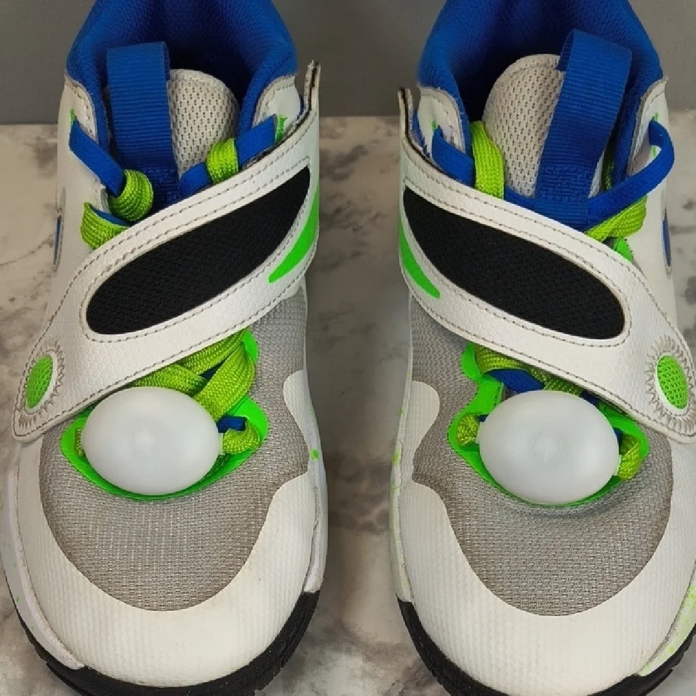 Nike Team Hustle D11 GS 'Green Strike Racer Blue' basketball shoe Size 4Y